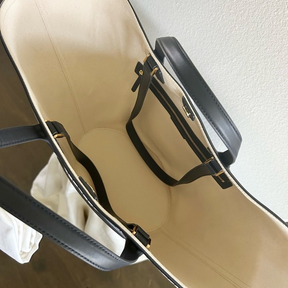 Veronica Beard Large Crest Tote in Navy Stripe - Picture 8 of 9